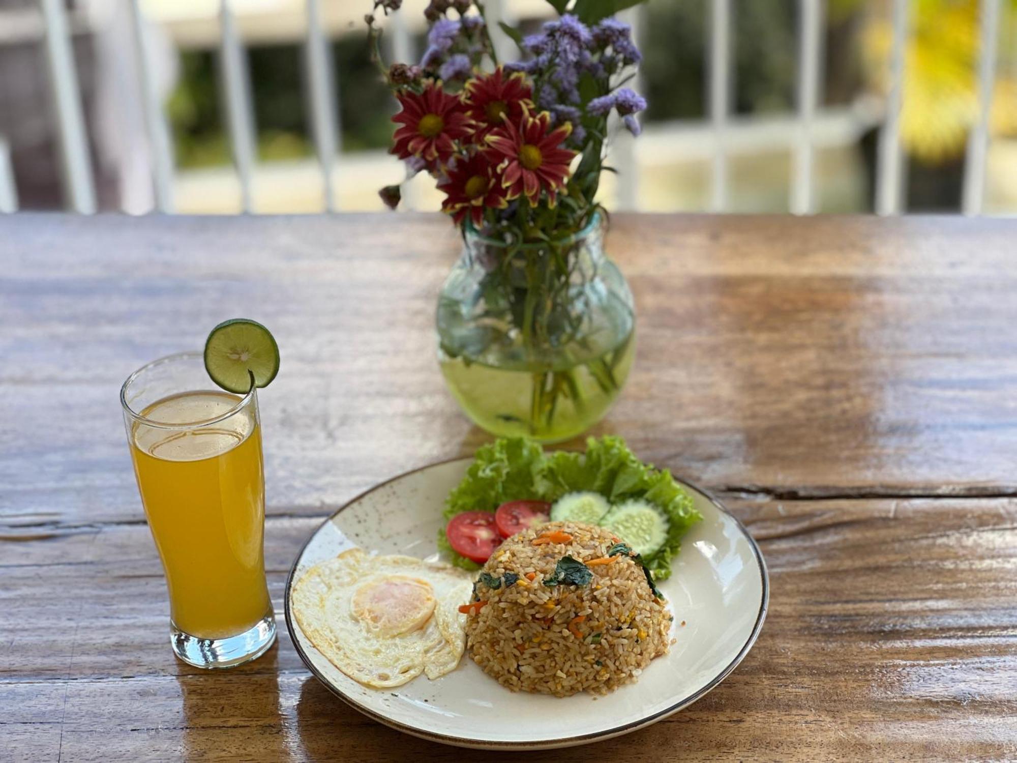 Hanaka Riverside Ubud Экстерьер фото