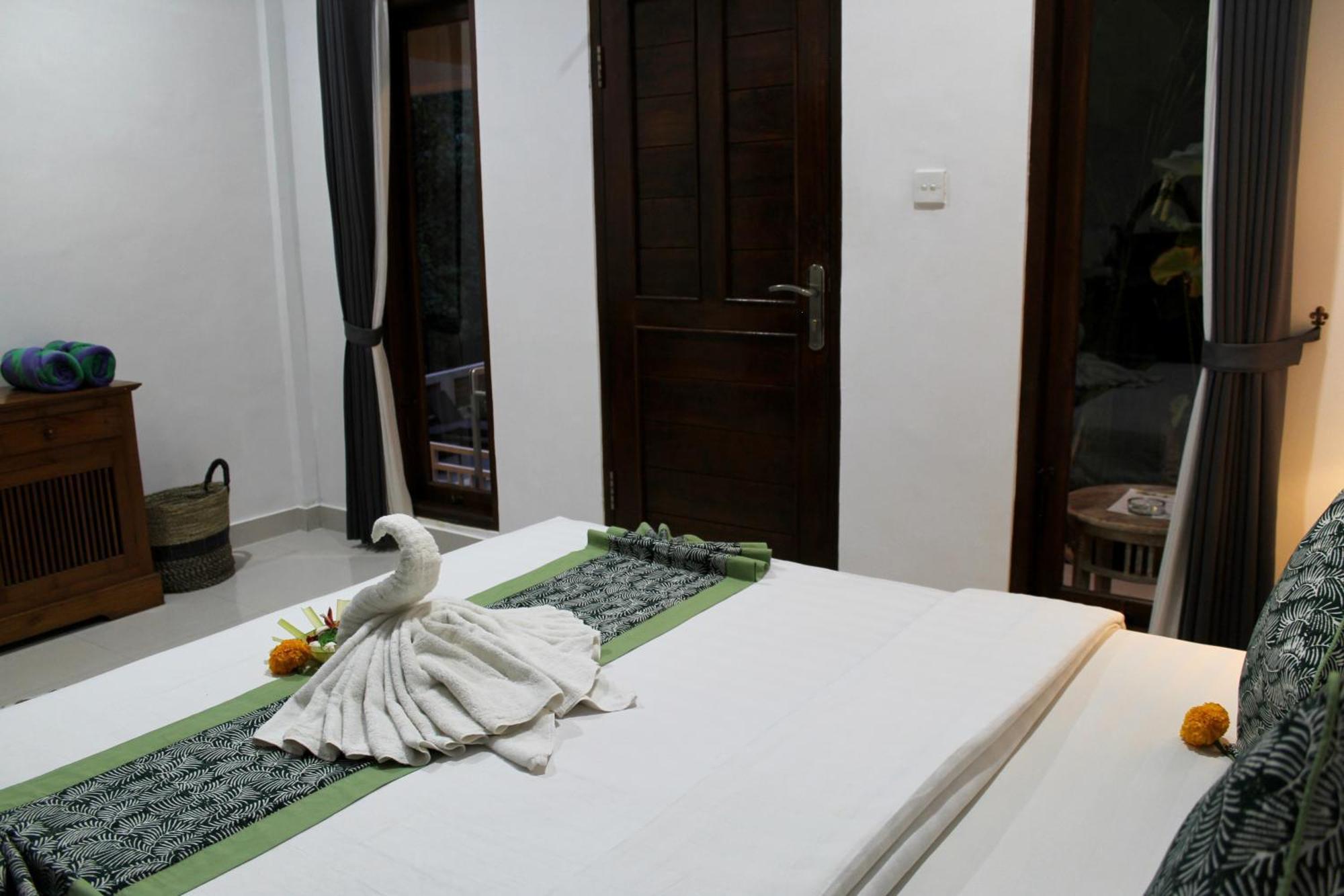 Hanaka Riverside Ubud Экстерьер фото