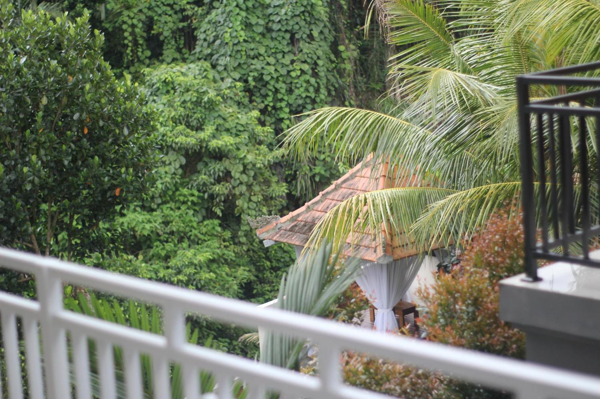 Hanaka Riverside Ubud Экстерьер фото